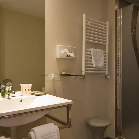 מלון Le Relais Saint-jacques 3*