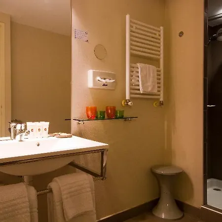מלון Le Relais Saint-jacques 3*